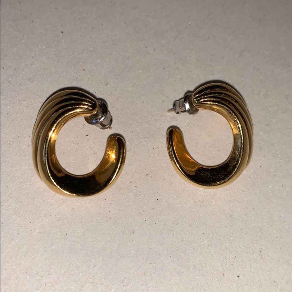 Gold swirl earrings